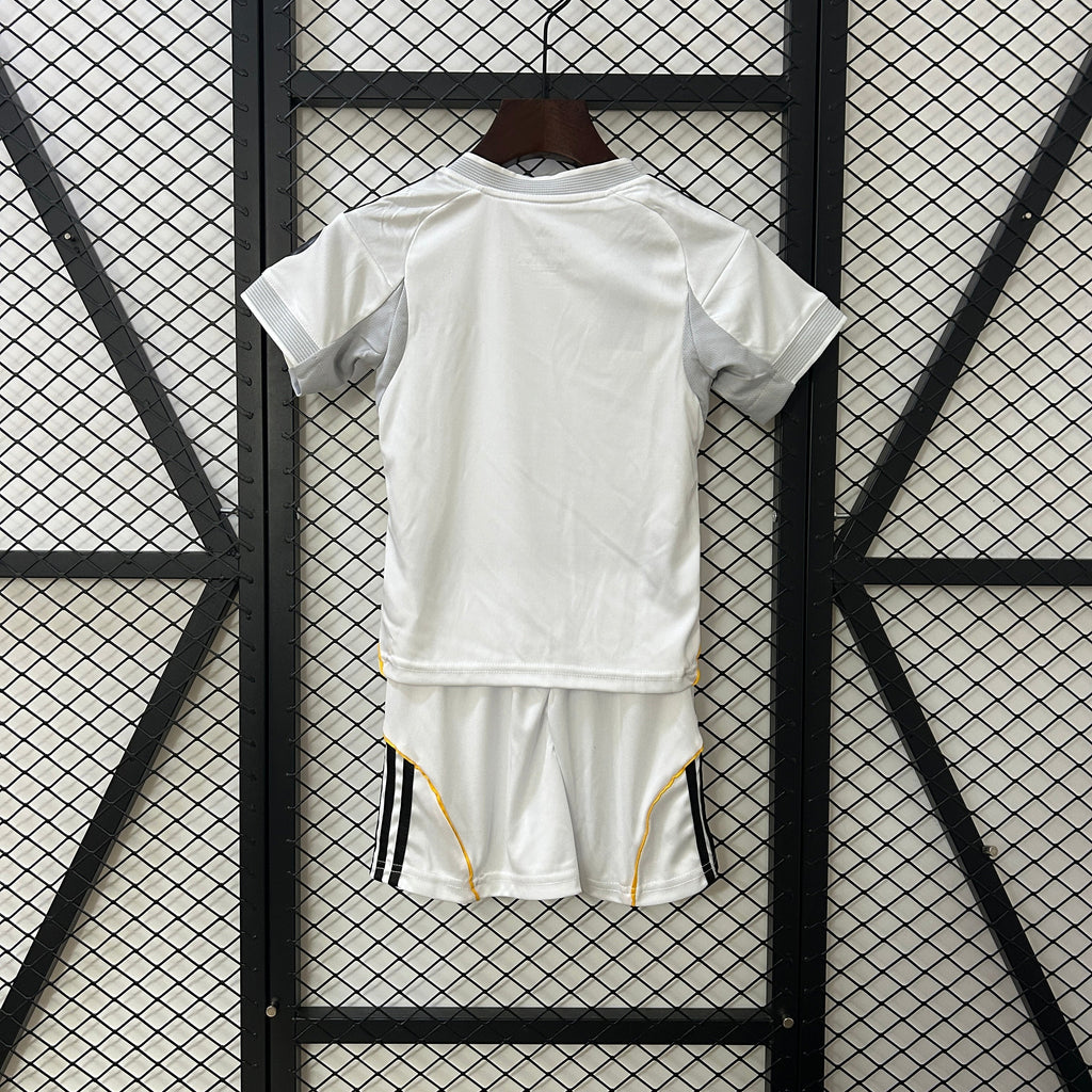 Camiseta y Pantalones para niños Real Madrid Home 25/26