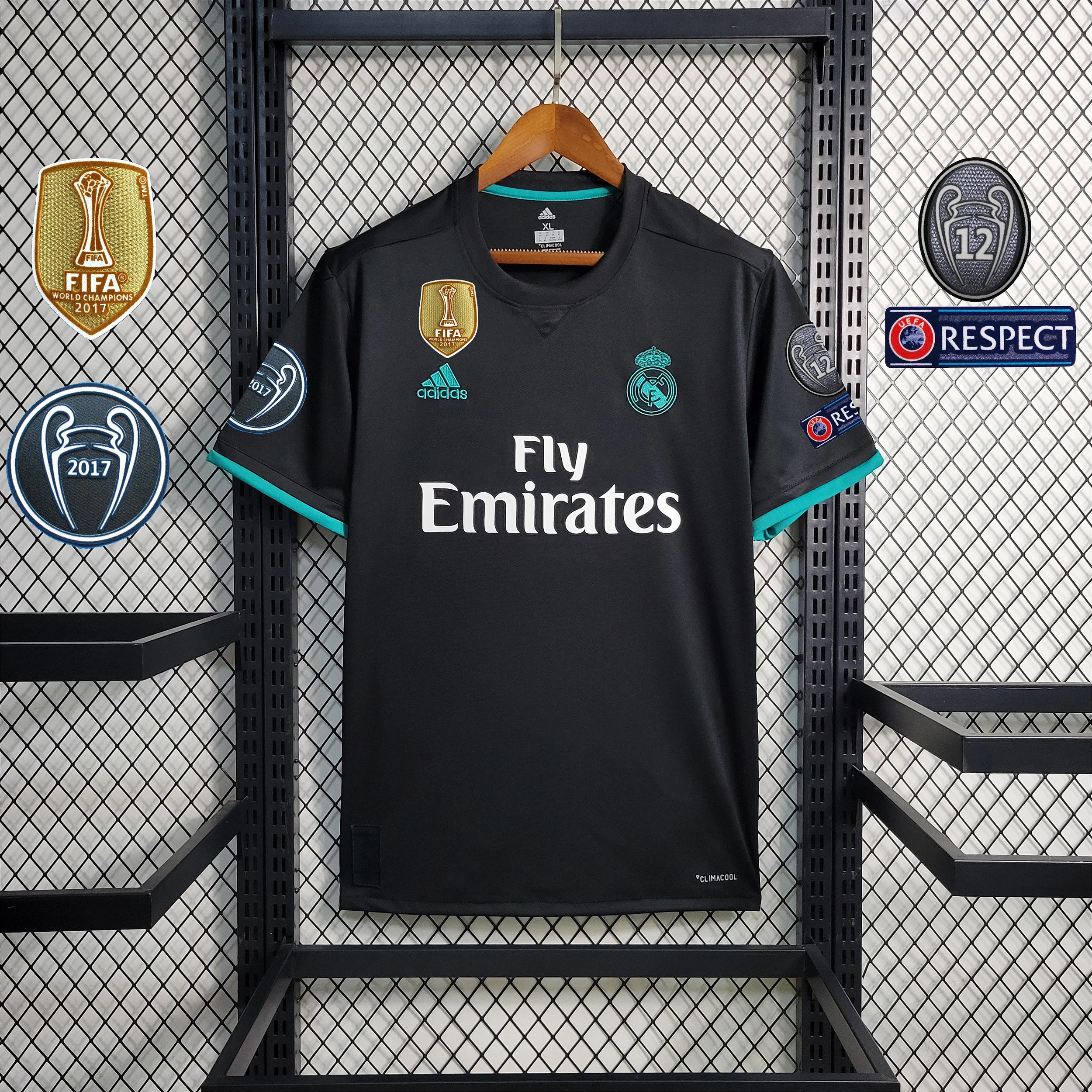 Camiseta Retro Real Madrid 2017/2018 - Con Parches