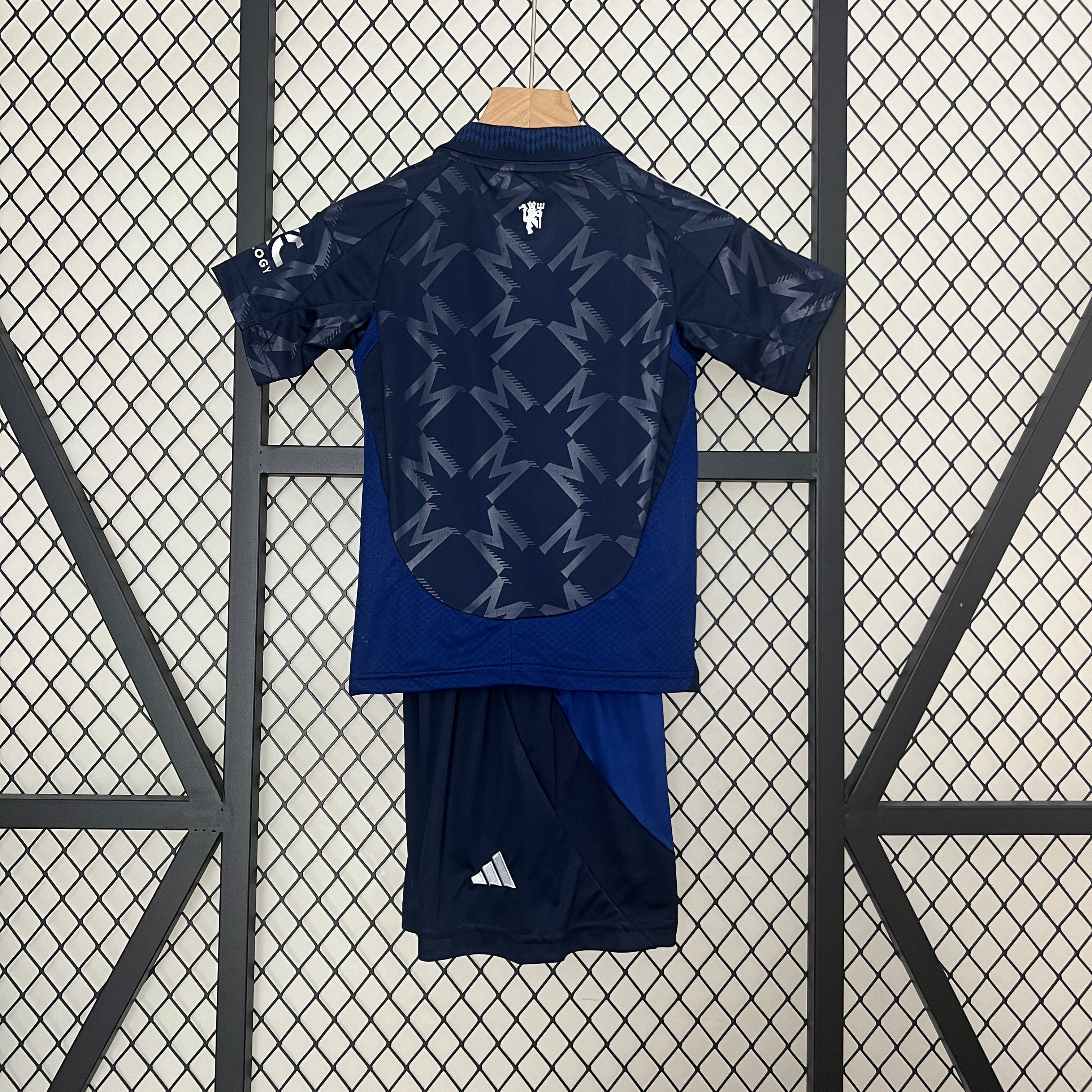 Camiseta y Pantalones para niños Manchester United Away 24/25