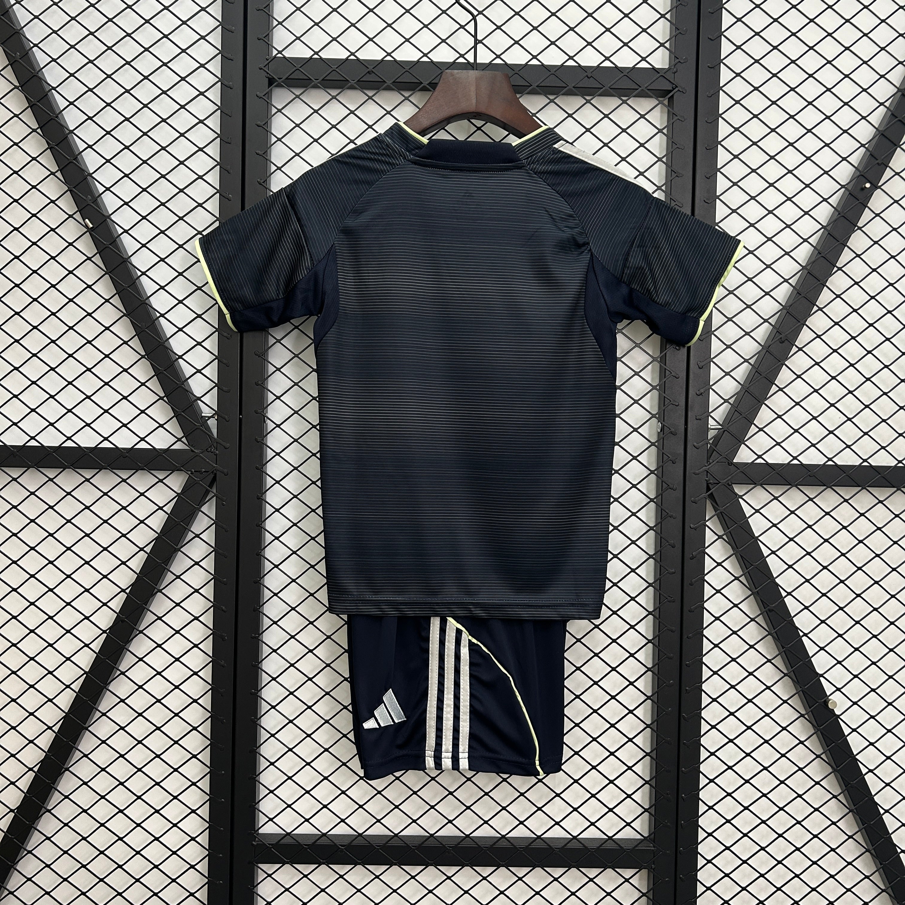 Camiseta y Pantalones para niños Real Madrid Away 25/26