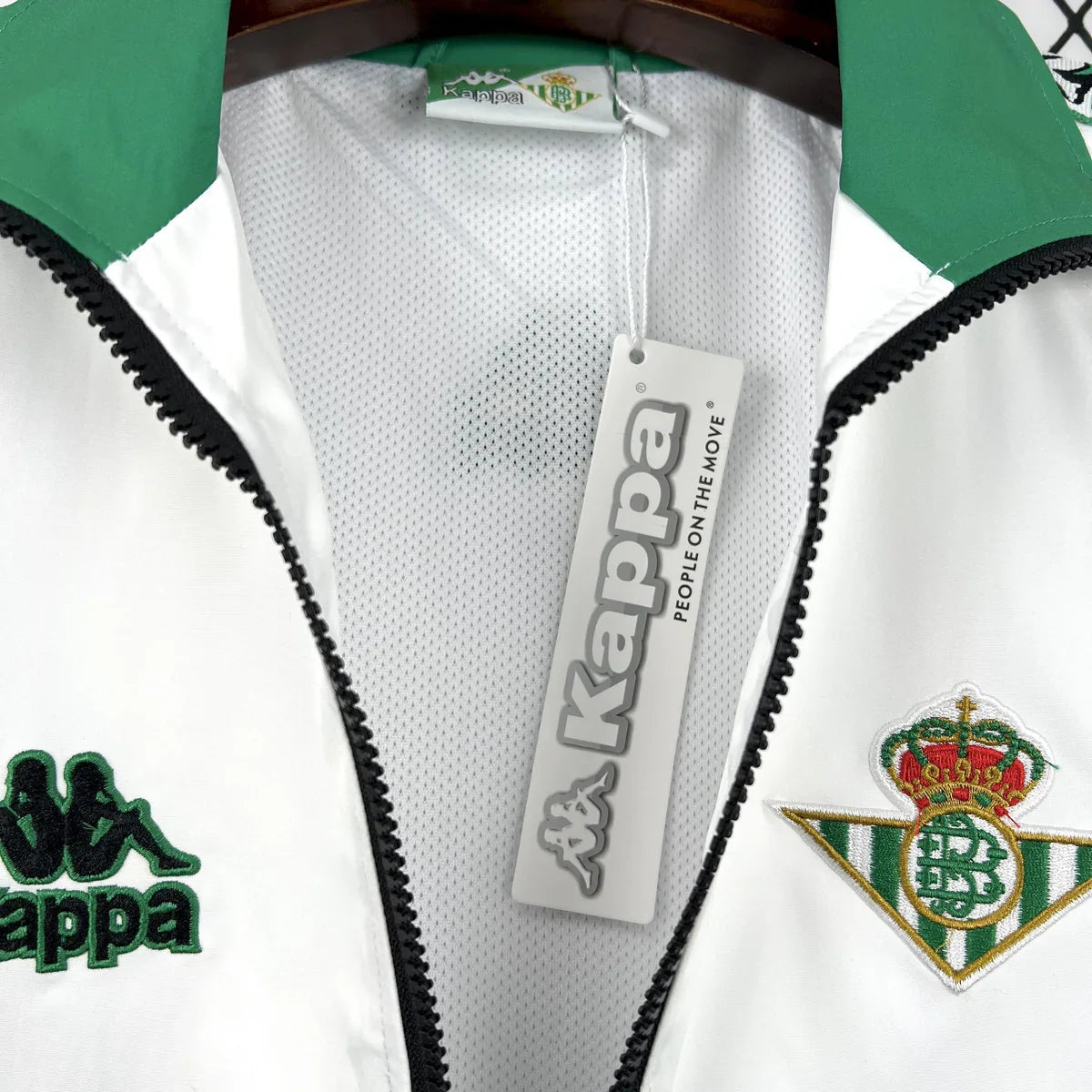 Chaqueta impermeable Real Betis 25/26