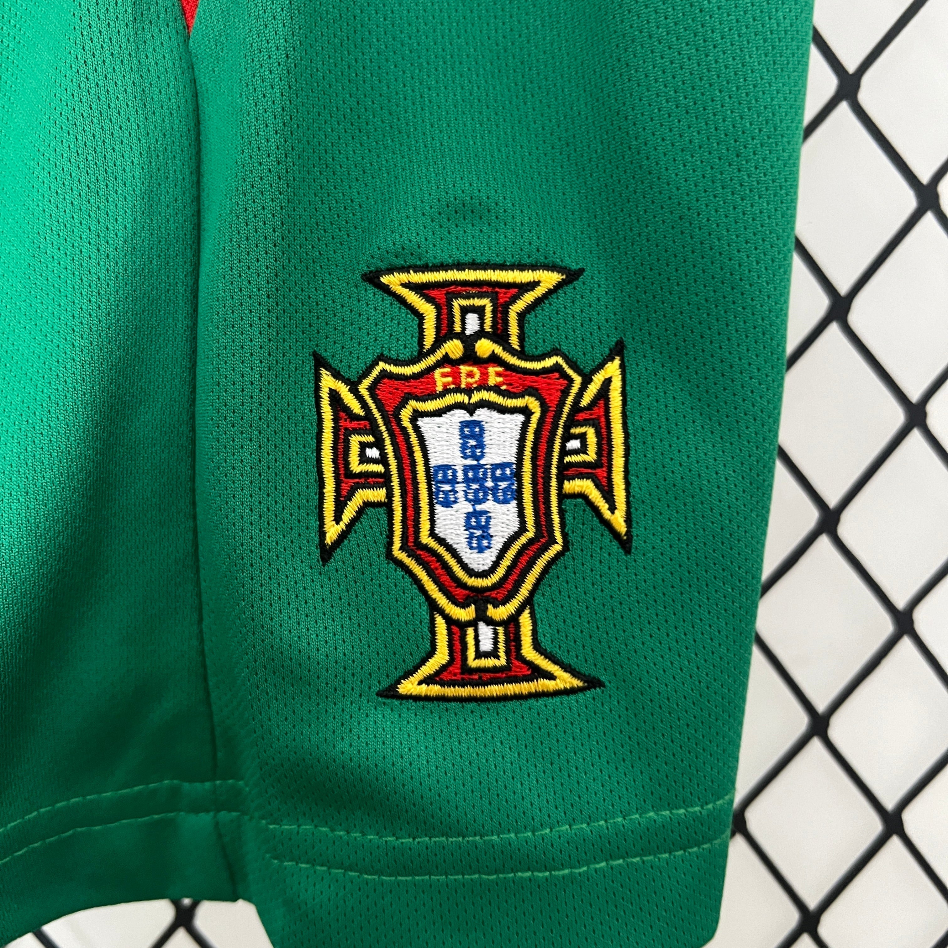 Camiseta y Pantalones para niños Portugal 24/25
