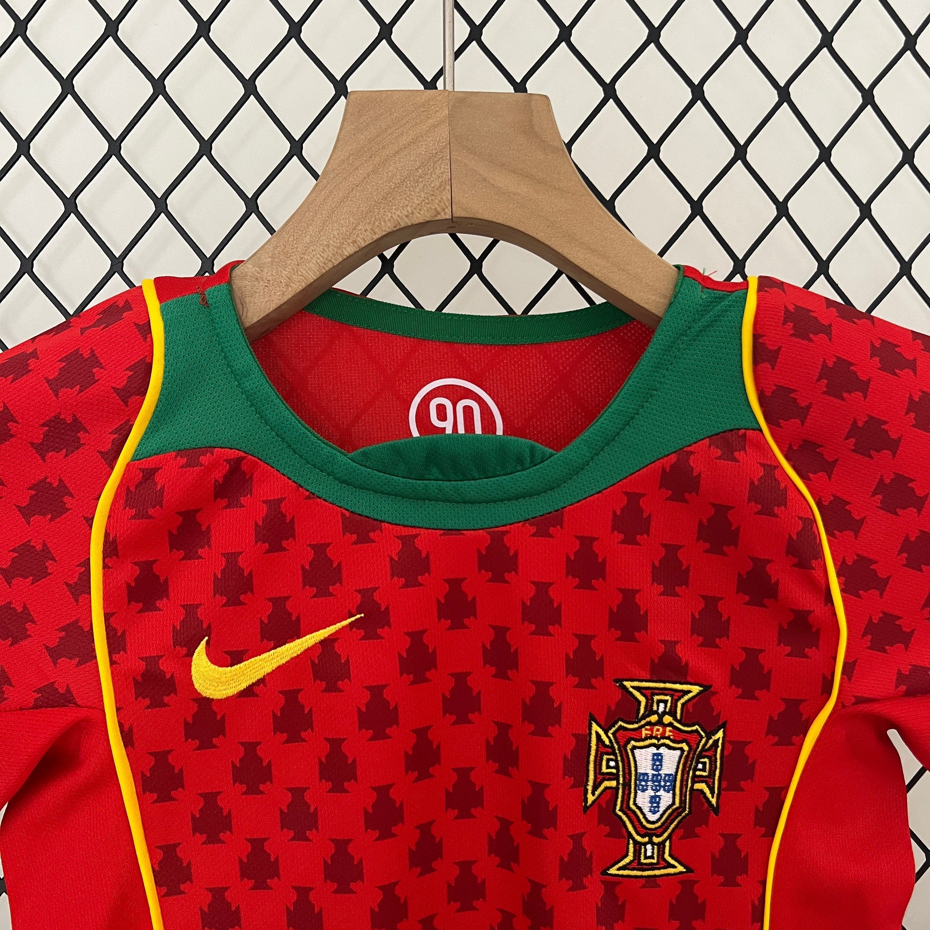 Camiseta y Pantalones para niños Portugal 24/25