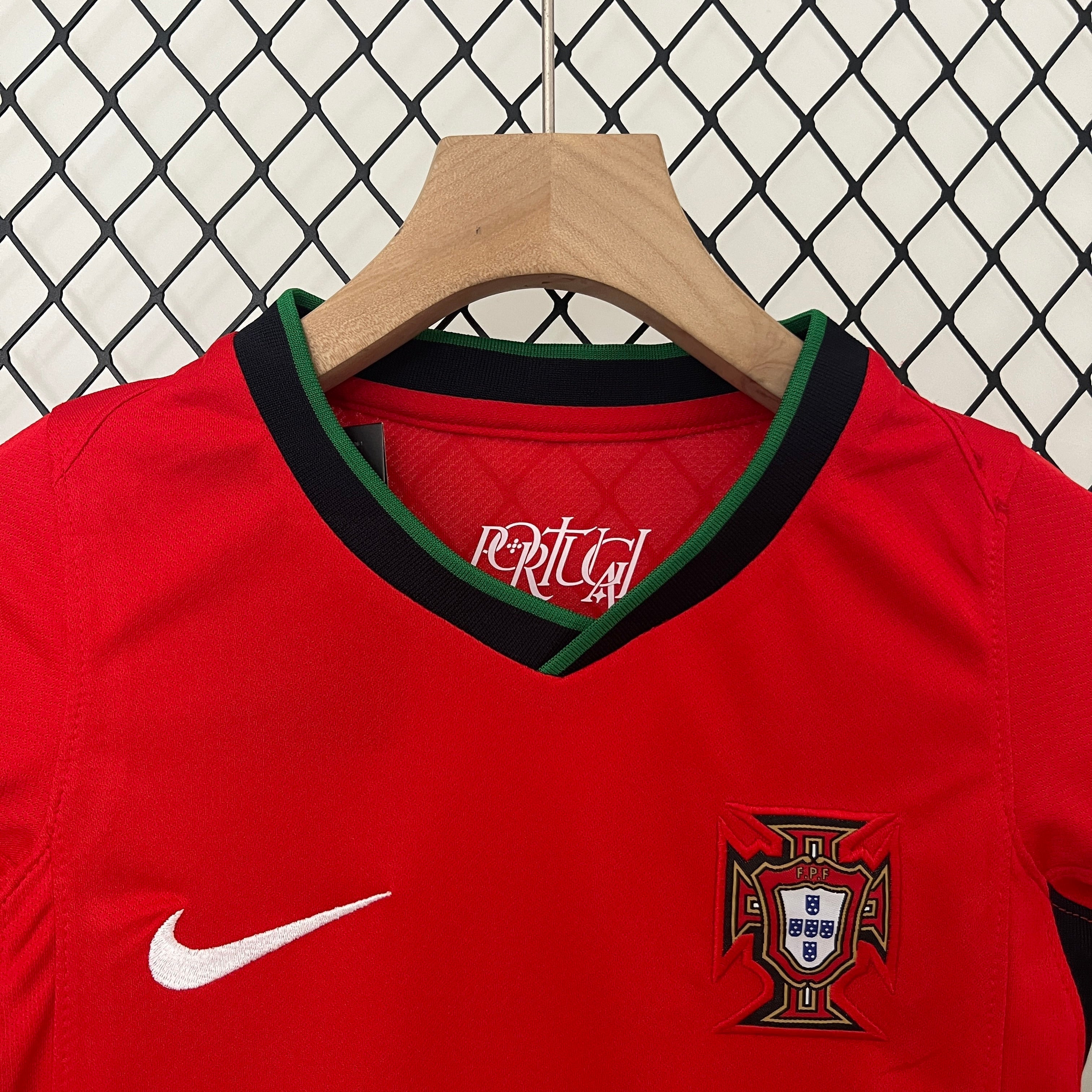 Camiseta y Pantalones para niños Portugal 24/25