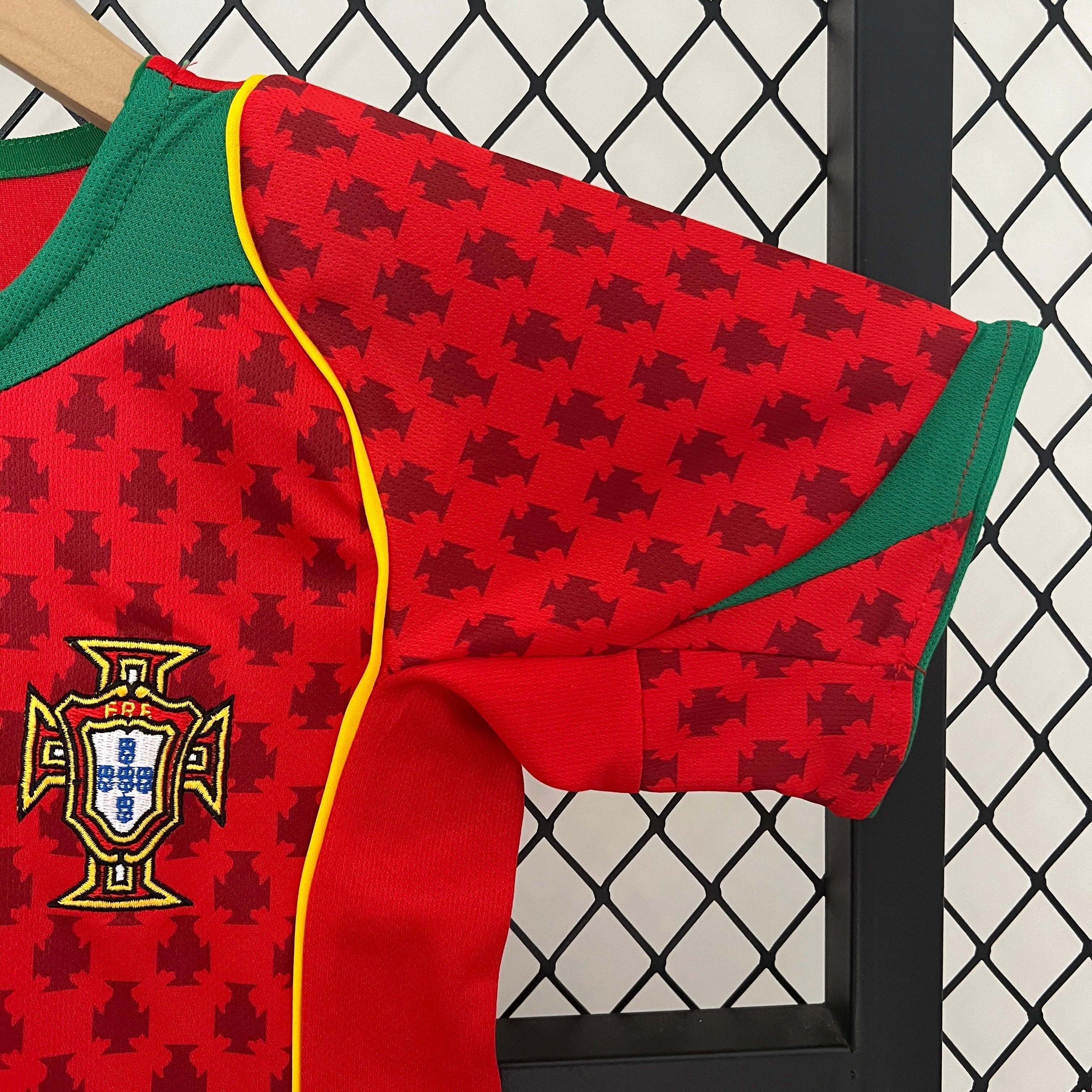 Camiseta y Pantalones para niños Portugal 24/25